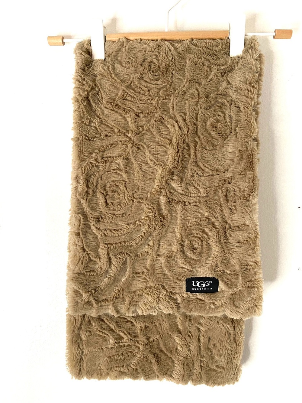 UGG Australia Plush Faux Fur Rose Floral Infinity Scarf Tan Brown Cozy Winter